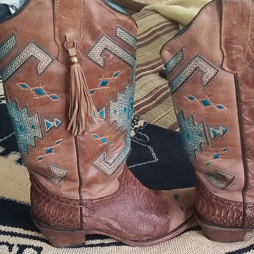 Boots - Picture 2 of 4
